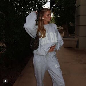 🎁Brand new, in orig. package, the always “SOLD OUT”, grey “The Bar” sweatpants🎁